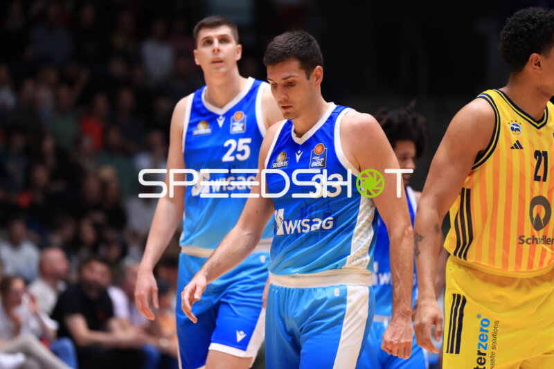 Szene mit Jacob Knauf (25; Frankfurt Skyliners) und Ryan Hawkins (33; Frankfurt Skyliners)