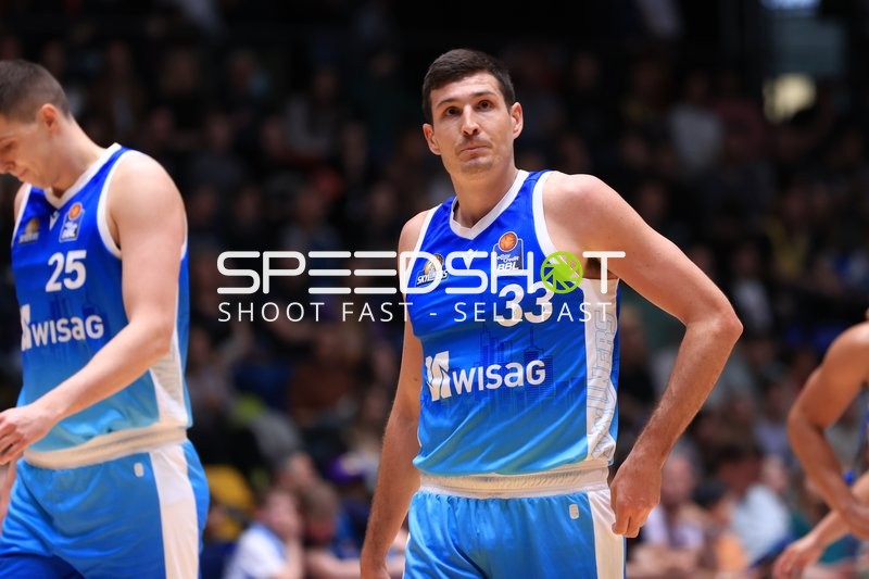 Basketball-Szene mit Ryan Hawkins (33; Frankfurt Skyliners)