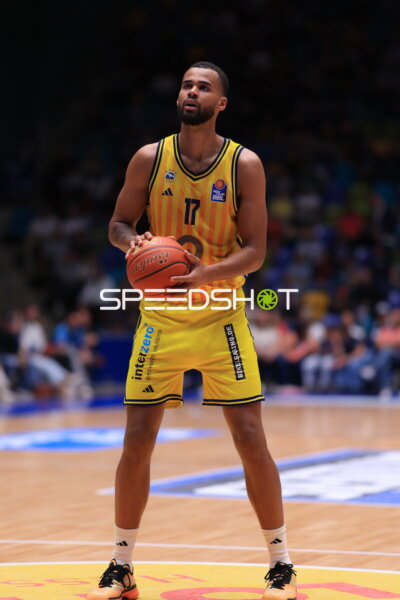 Norris Agbakoko Norris Agbakoko (17; Alba Berlin) beim Wurf