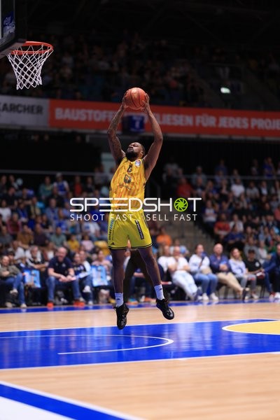 Spieler Anton Nufer (20; Alba Berlin) am Korb