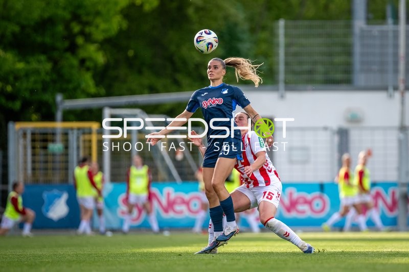 Zweikampf im Dietmar-Hopp Stadion