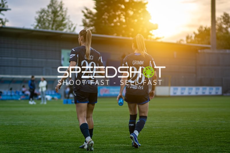 Spielerinnen auf dem Feld