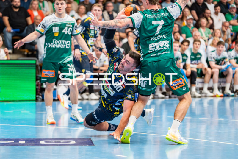 Handball, Bundesliga, Saison 25/26, Spieltag 29, Göppingen (grün), Löwen (blau-gelb), Jannik Kohlbacher #80 (Löwen)