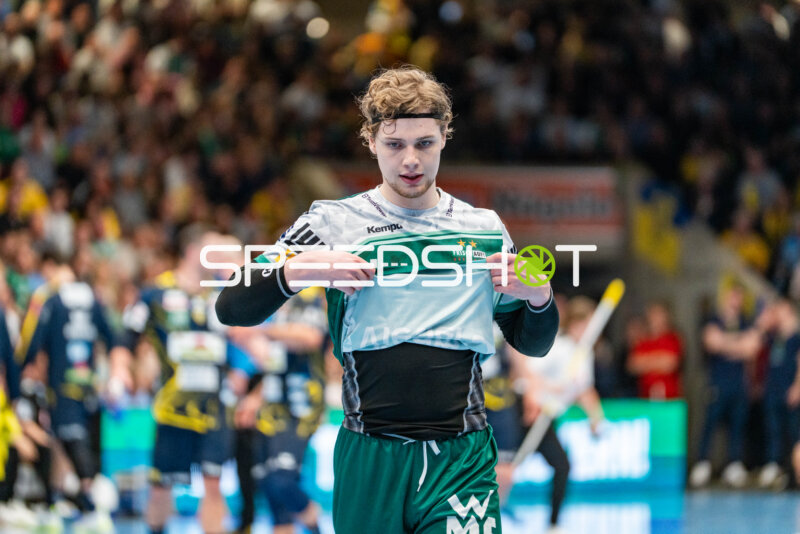 Handball, Bundesliga, Saison 25/26, Spieltag 29, Göppingen (grün), Löwen (blau-gelb), Franko Lastro #28 (Göppingen)