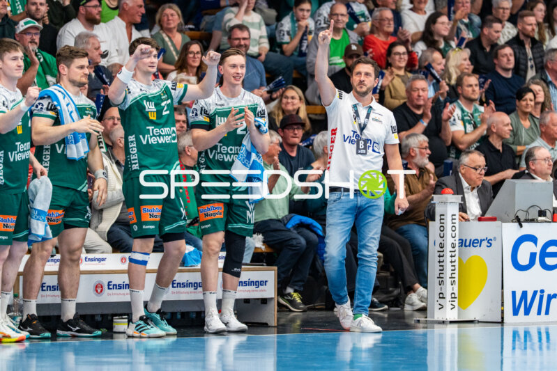 Handball, Bundesliga, Saison 25/26, Spieltag 29, Göppingen (grün), Löwen (blau-gelb), Ben Matschke (rechts, Göppingen)