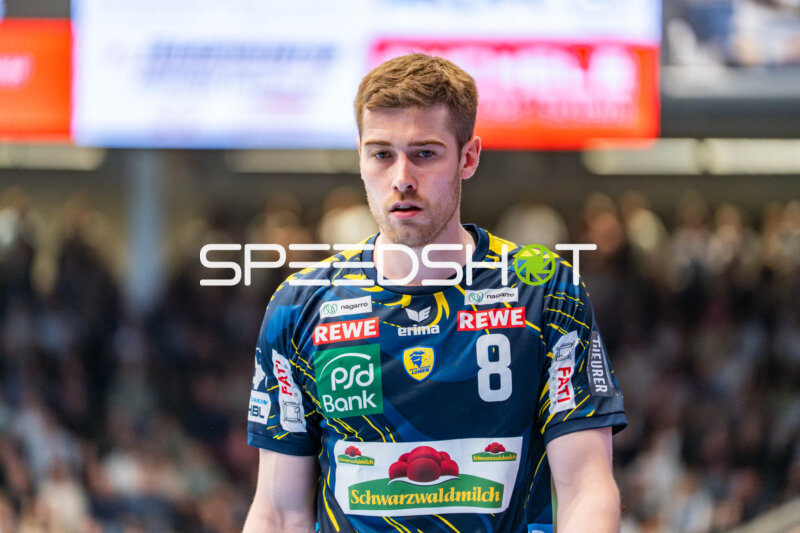 Handball, Bundesliga, Saison 25/26, Spieltag 29, Göppingen (grün), Löwen (blau-gelb), Tim Nothdurft #8 (Löwen)