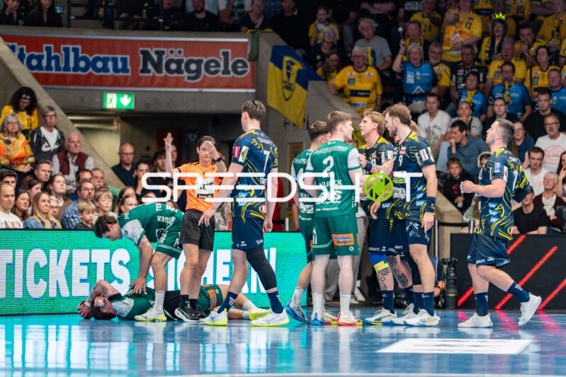 Handball, Bundesliga, Saison 25/26, Spieltag 29, Göppingen (grün), Löwen (blau-gelb)