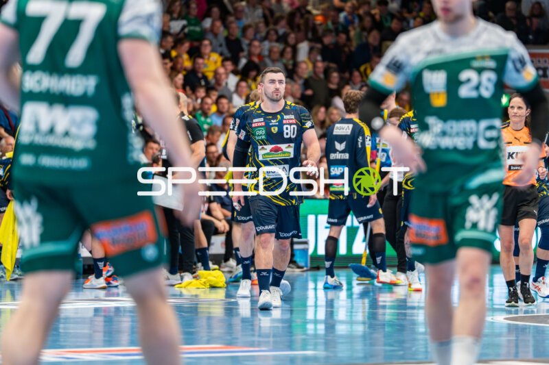 Handball, Bundesliga, Saison 25/26, Spieltag 29, Göppingen (grün), Löwen (blau-gelb), Jannik Kohlbacher #80 (Löwen)