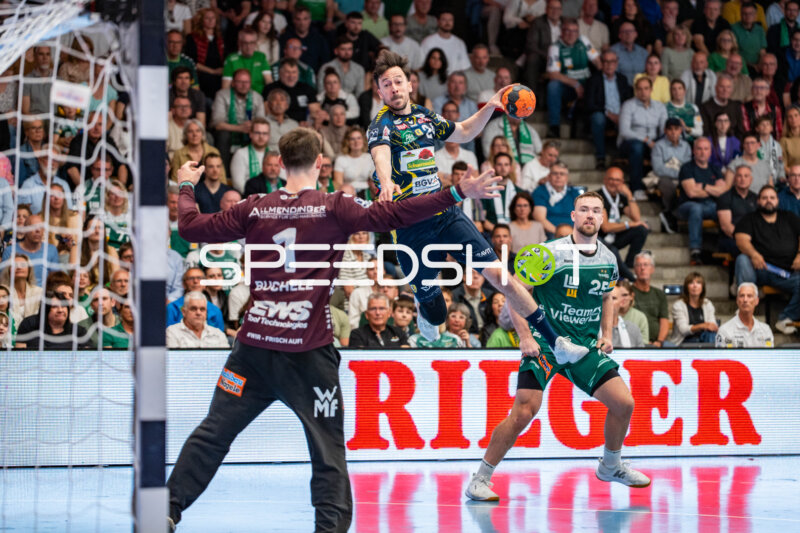 Handball, Bundesliga, Saison 25/26, Spieltag 29, Göppingen (grün), Löwen (blau-gelb), Patrick Groetzki #24 (Löwen)