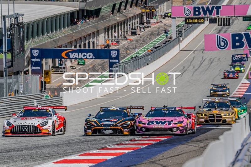 Spannender Start beim DTM Rennen in Spielberg