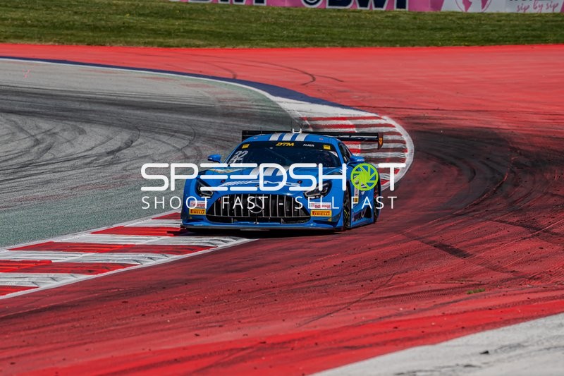 Kurvenfahrt beim DTM Rennen in Spielberg