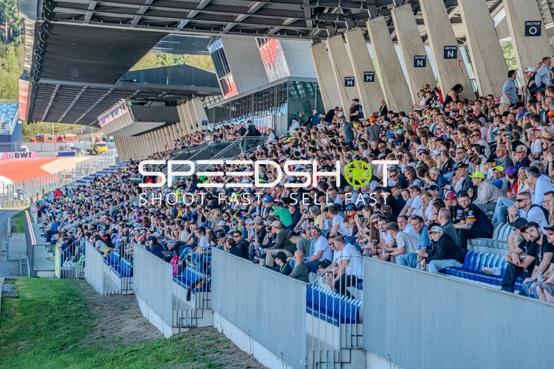 Volle Tribüne beim DTM Rennen in Spielberg