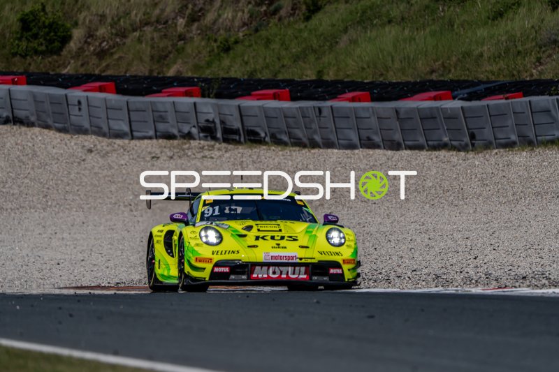 Porsche 911 GT3 R #91 von Thomas Preining (Manthey Racing) auf der Rennstrecke