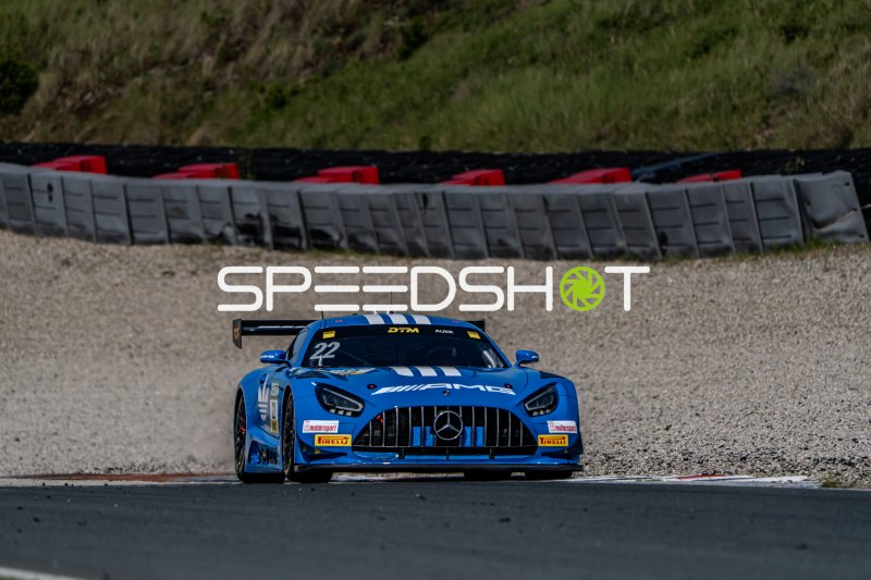 Mercedes-AMG GT3 #22 von Lucas Auer (Mercedes-AMG Team Landgraf) auf der Rennstrecke
