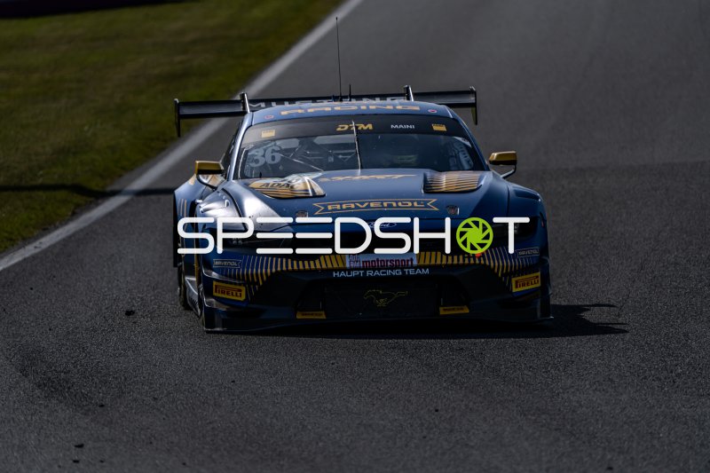 Ford Mustang GT3 #36 von Arjun Maini (HRT Ford Racing) auf der Rennstrecke
