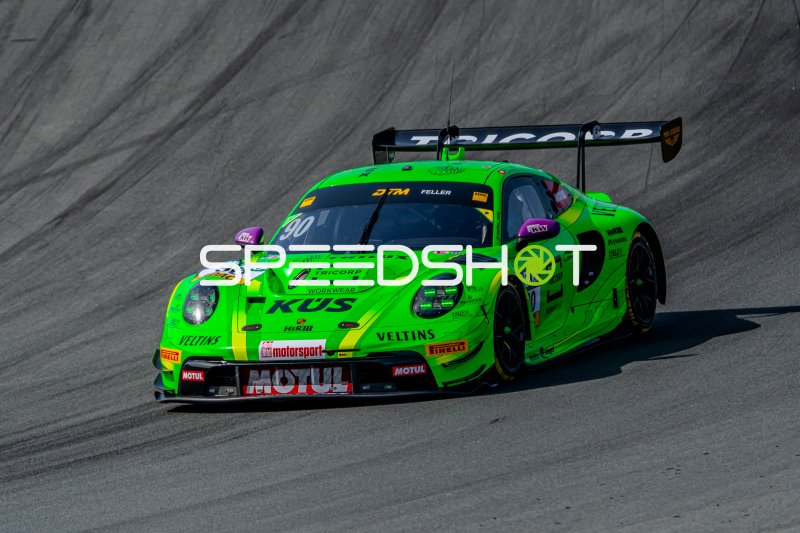 Porsche 911 GT3 R #90 von Ricardo Feller (Manthey Racing) auf der Rennstrecke