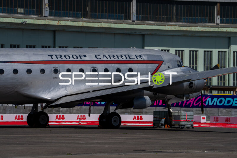 Historisches Flugzeug am Flughafen Tempelhof
