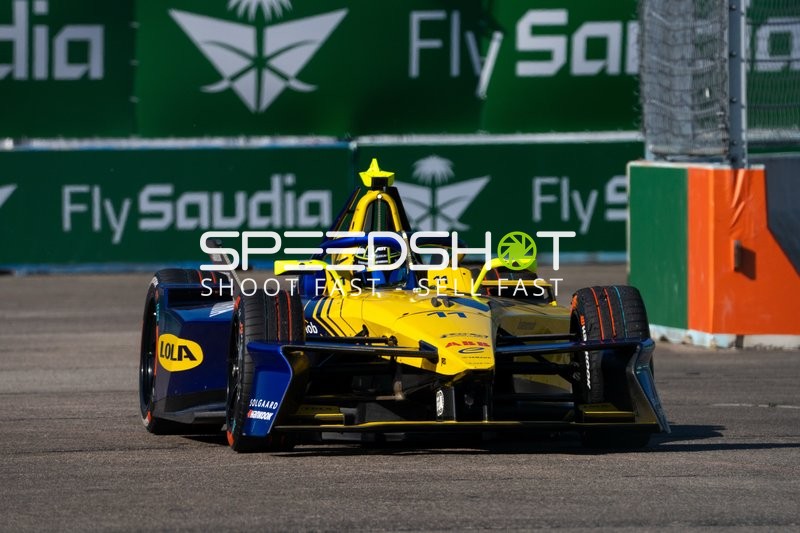 Spannende Formel E Aktion am Flughafen Tempelhof