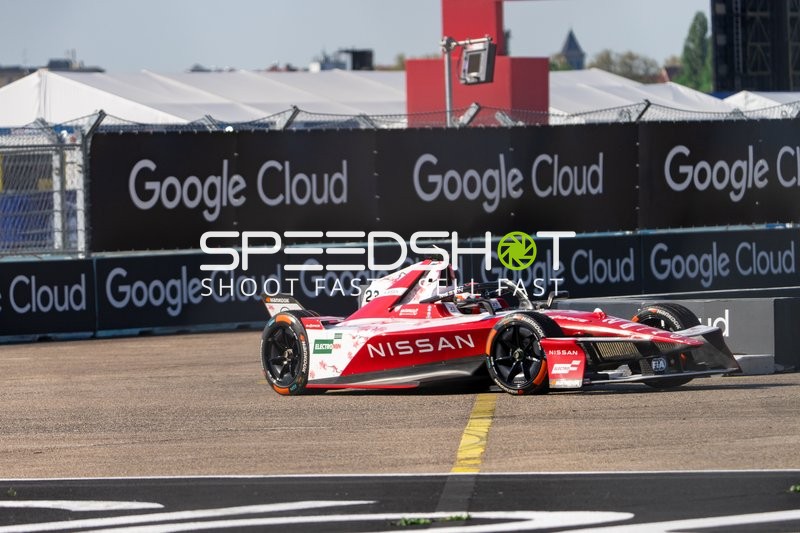 Formel E Fahrzeug auf der Rennstrecke