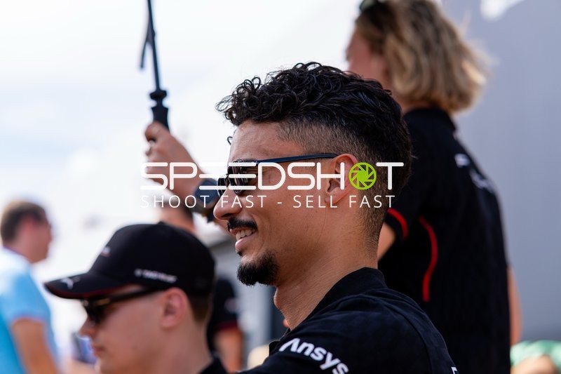 Teammitglieder beim Formula E Festival am Flughafen Tempelhof