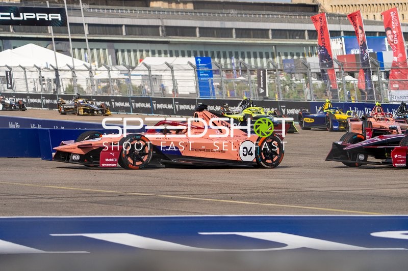 Spannende Rennsituation beim Berlin E-Prix
