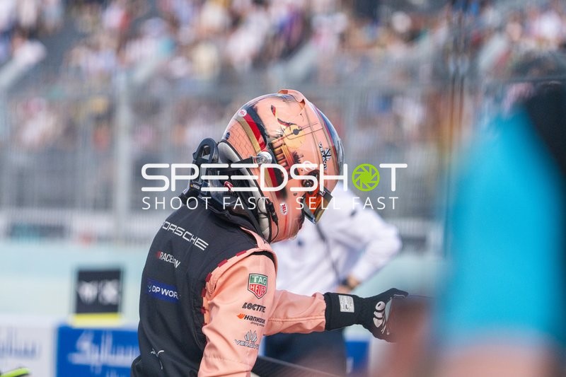 Fahrer im Fahrerlager beim Hankook Berlin E-Prix