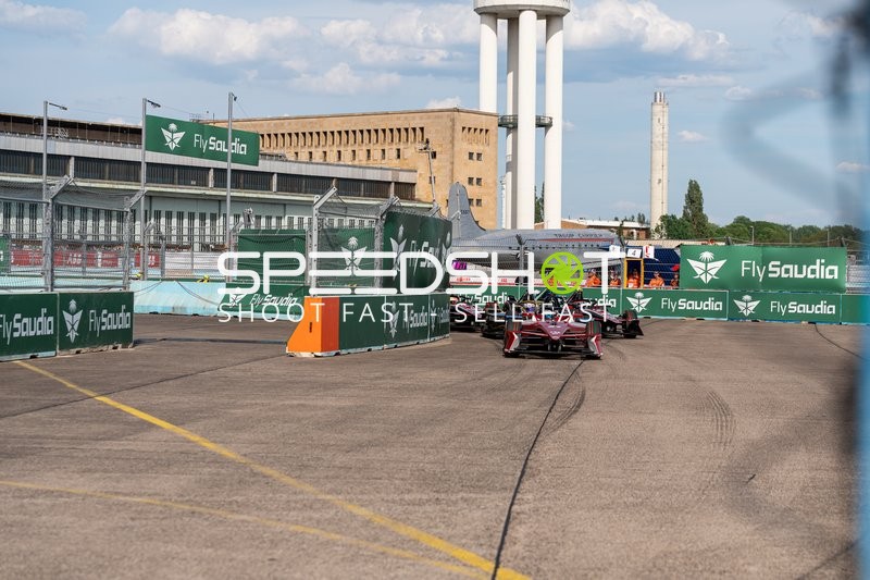 Spannende Rennsituation beim Berlin E-Prix