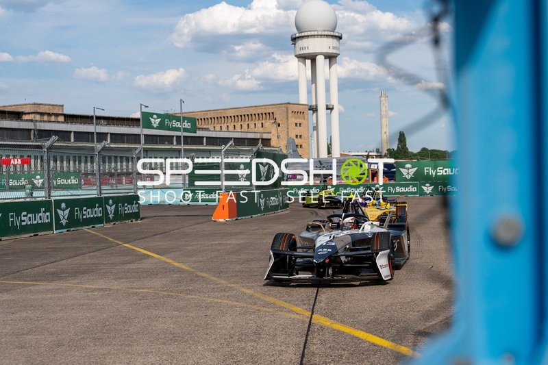 Spannende Formel E Rennen am Flughafen Tempelhof