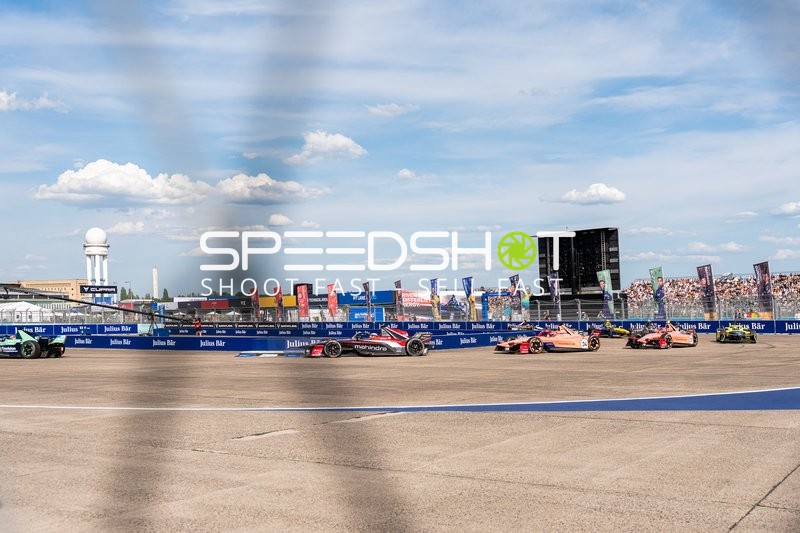Spannende Rennszenen beim Hankook Berlin E-Prix