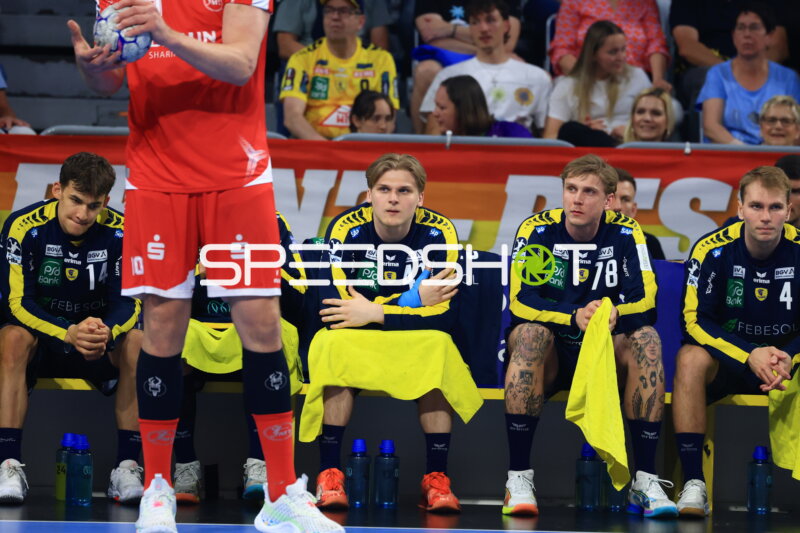 Szene mit Elias Ciudad-Benitez (41; Rhein Neckar Löwen) und Teamkollegen