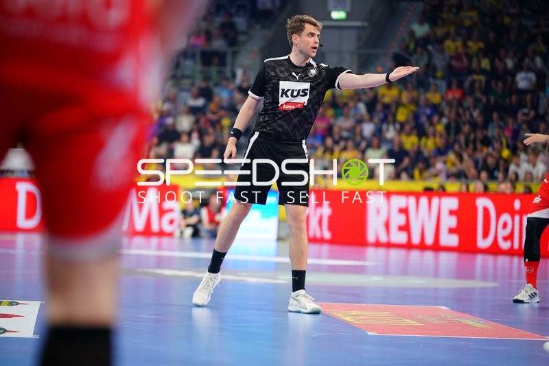 Schiedsrichter in der SAP Arena