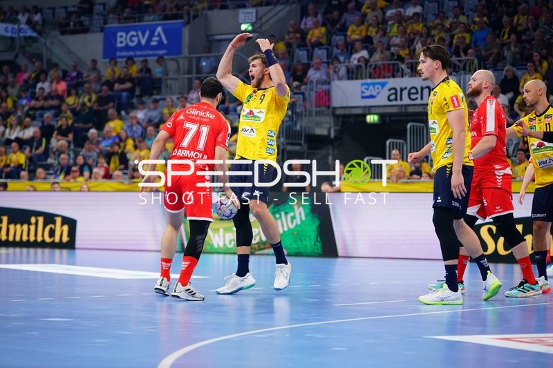 Szene mit Robert Timmermeister (7; Rhein Neckar Löwen) und Steven Plucnar Jacobsen (9; Rhein Neckar Löwen)