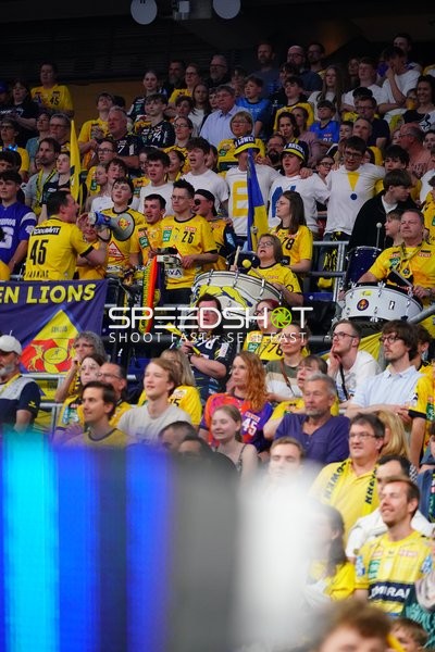 Fans in der SAP Arena