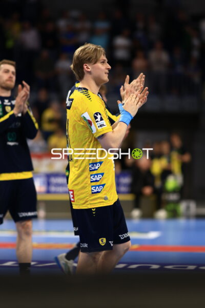 Szene mit Elias Ciudad-Benitez (41; Rhein Neckar Löwen) und Tim Nothdurft (28; Rhein Neckar Löwen)