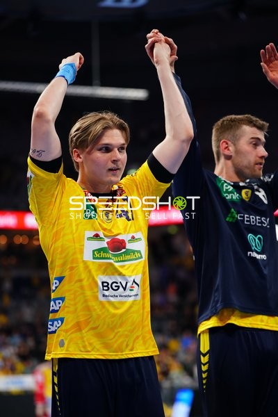 Szene mit Elias Ciudad-Benitez (41; Rhein Neckar Löwen) und Tim Nothdurft (28; Rhein Neckar Löwen)