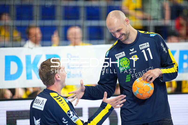 Szene mit Lukas Sandell (11; Rhein Neckar Löwen), Edwin Aspenbäck #78