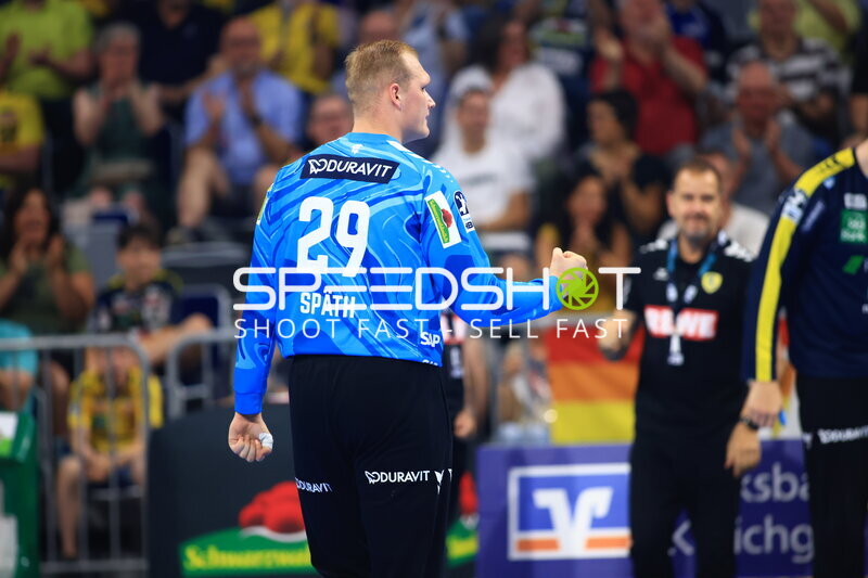 Torwart David Späth (#29) von Rhein Neckar Löwen jubelt in der SAP Arena
