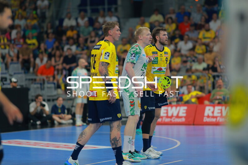 Magnus Saugstrup (SC Magdeburg) und Steven Plucnar Jacobsen (Rhein Neckar Löwen) in der SAP Arena