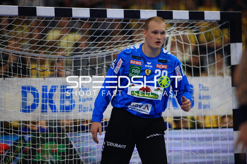 Torwart David Späth (#29, Rhein Neckar Löwen) im Tor der SAP Arena