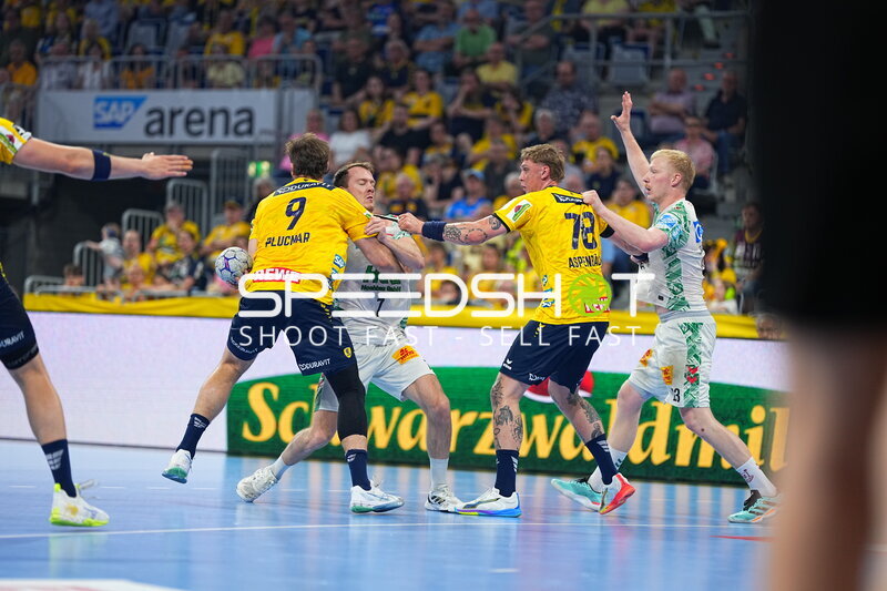 Felix Claar (#7, SC Magdeburg) unter Druck gegen Rhein Neckar Löwen in der SAP Arena