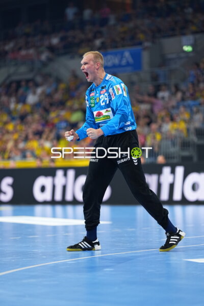 Torwart David Späth (#29, Rhein Neckar Löwen) jubelt in der SAP Arena