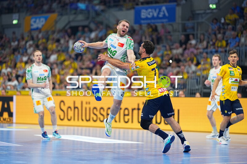 SC Magdeburg Spieler (#23; SC Magdeburg) beim Wurf gegen Dani Baijens (#77; Rhein Neckar Löwen)