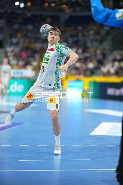 Manuel Zehnder (#8; SC Magdeburg) beim Wurfansatz in der SAP Arena
