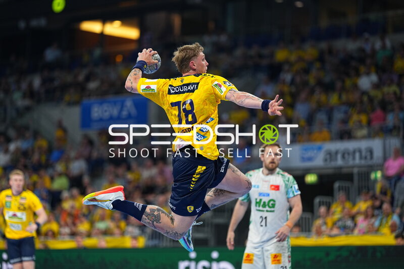 Edwin Aspenbäck (#78; Rhein Neckar Löwen) beim Sprungwurf in der SAP Arena