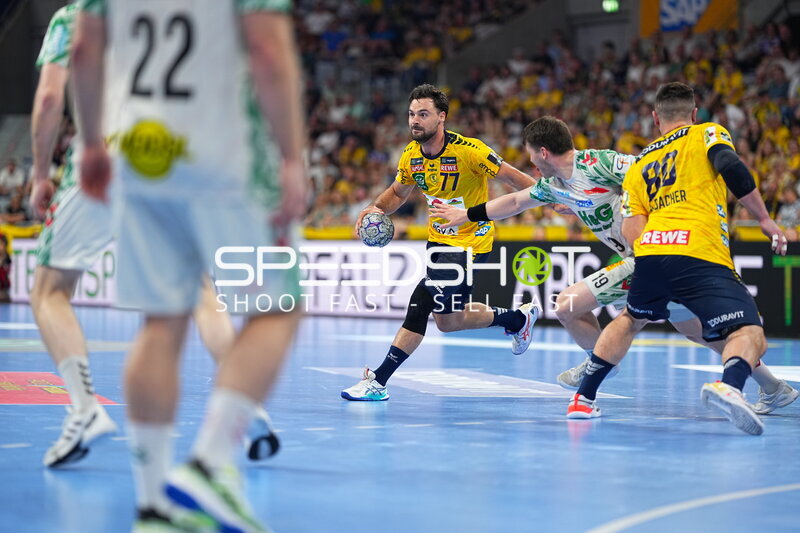 Dani Baijens (#77; Rhein Neckar Löwen) im Angriff gegen SC Magdeburg