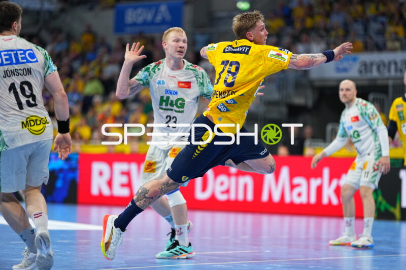 Edwin Aspenbäck (#78; Rhein Neckar Löwen) beim Sprungwurf in der SAP Arena