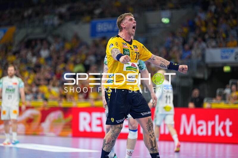 Haukur Thrastarson (#25; Rhein Neckar Löwen) bejubelt Treffer in der SAP Arena
