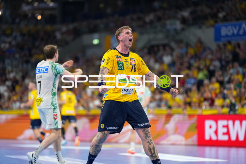 Edwin Aspenbäck (#78; Rhein Neckar Löwen) jubelt in der SAP Arena