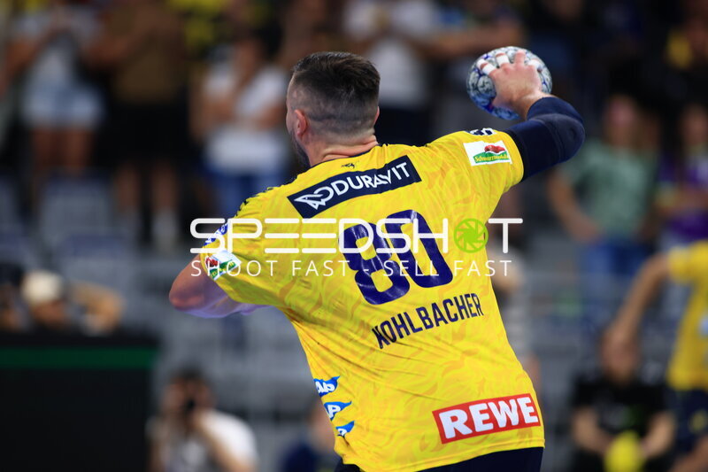 Jannik Kohlbacher (#80; Rhein Neckar Löwen) beim Wurf