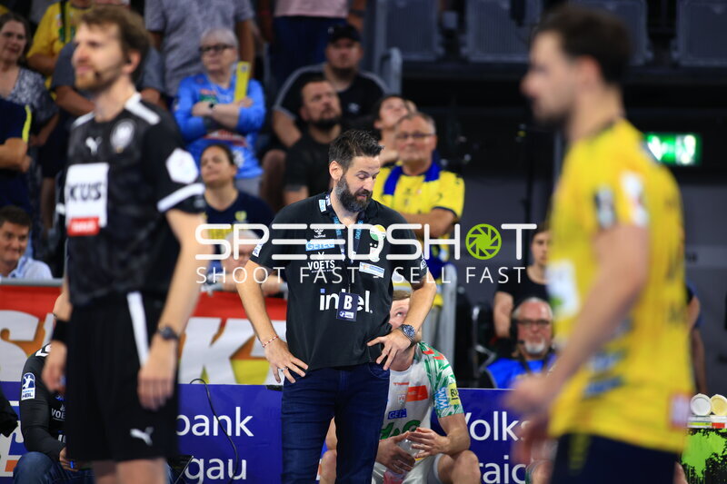 Bennet Wiegert (Trainer; SC Magdeburg) an der Seitenlinie in der SAP Arena